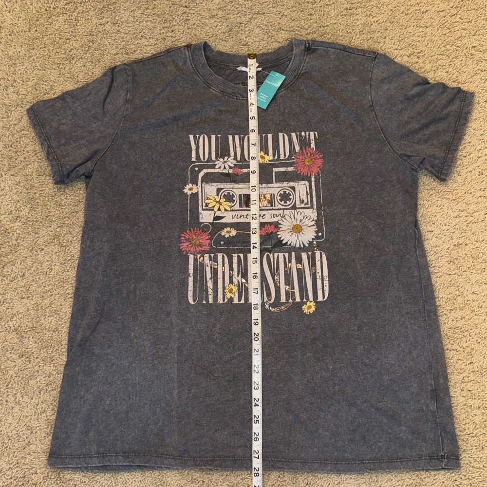 Maurices Women’s T-shirt Fun Graphic - Picture 3 of 8